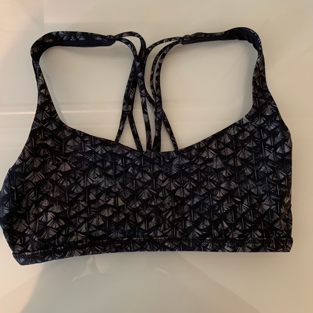 Lululemon bra size 4